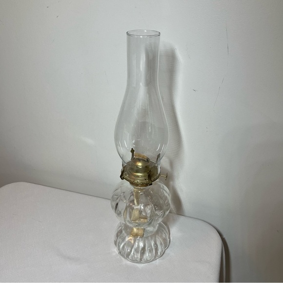 Vintage Oil Lamp, Wick, Antique, Glass, Hurricane. Glass Chimney. Unique! - Picture 3 of 8